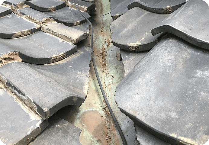 瓦の割れ、破損